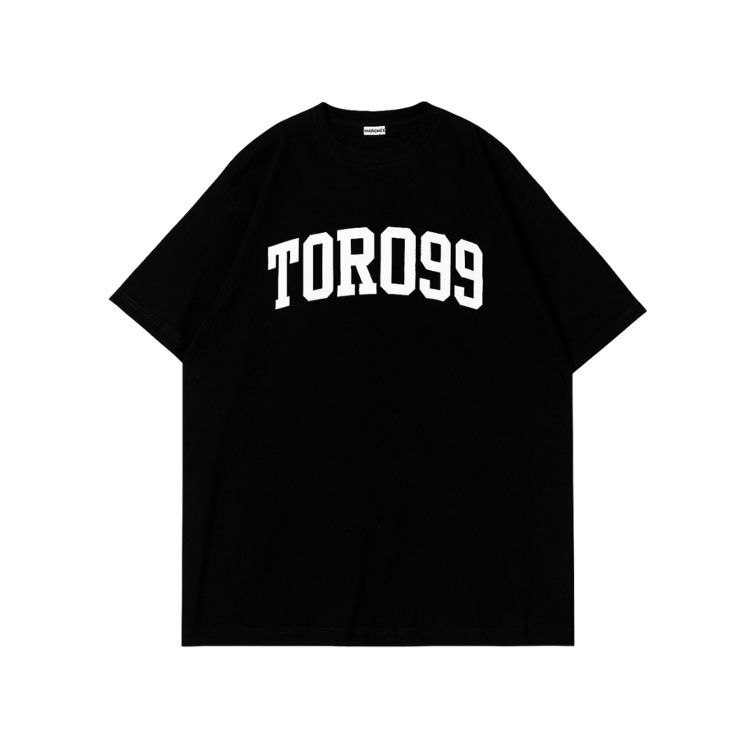 Kaos TORO99 Varsity Style – Bold, Classic, Skena!